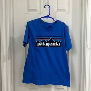 Patagonia blue t-shit boys size S 7-8
